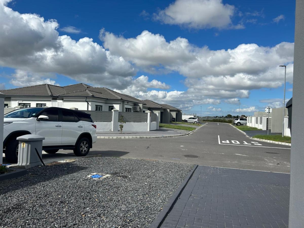Cosy Family With Bbq Area And Stunning Patio Kaapstad